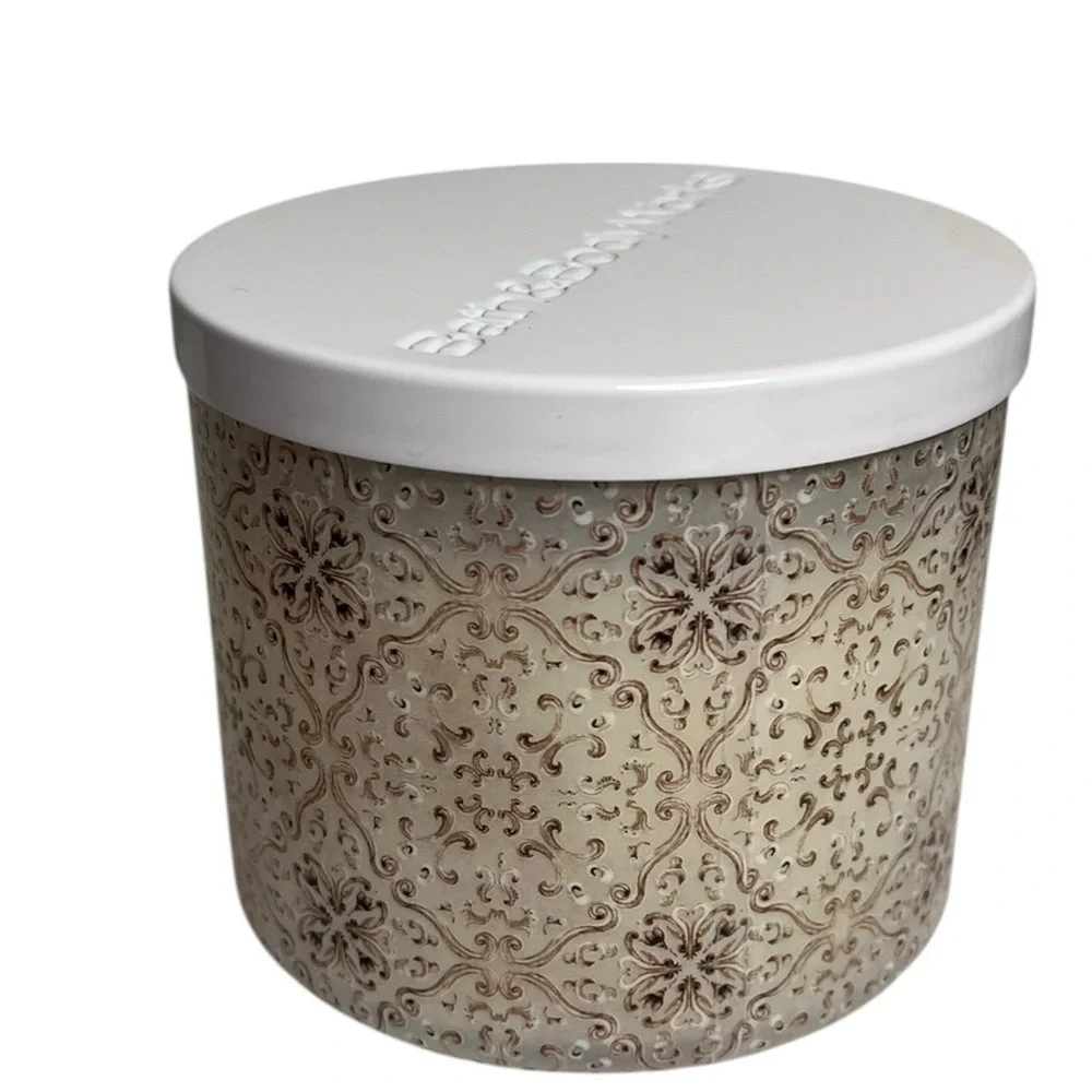 Bath & Body Works Cafe Latte  3 Wick Scented Candle  14.5 oz w/ lid